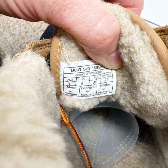 Ugg Chestnut Tan Highland Field Chukka Boots Women's Size 6 EUC Suede Lace Up - Picture 7 of 8